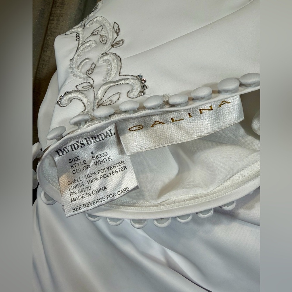 David’s bridal 👰 Elegant White Strapless Wedding Gown with Veil & Tiara Set - Picture 3 of 13